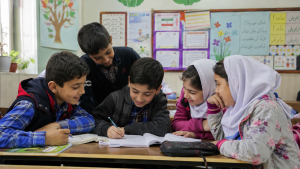 آموزش همدلی به کودکان دبستانی