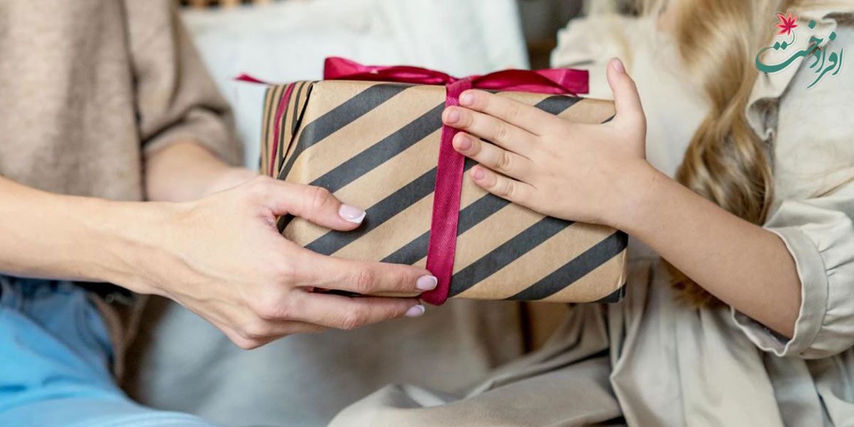 معرفی-10-هدیه-مناسب-برای-کودک-سربرگ